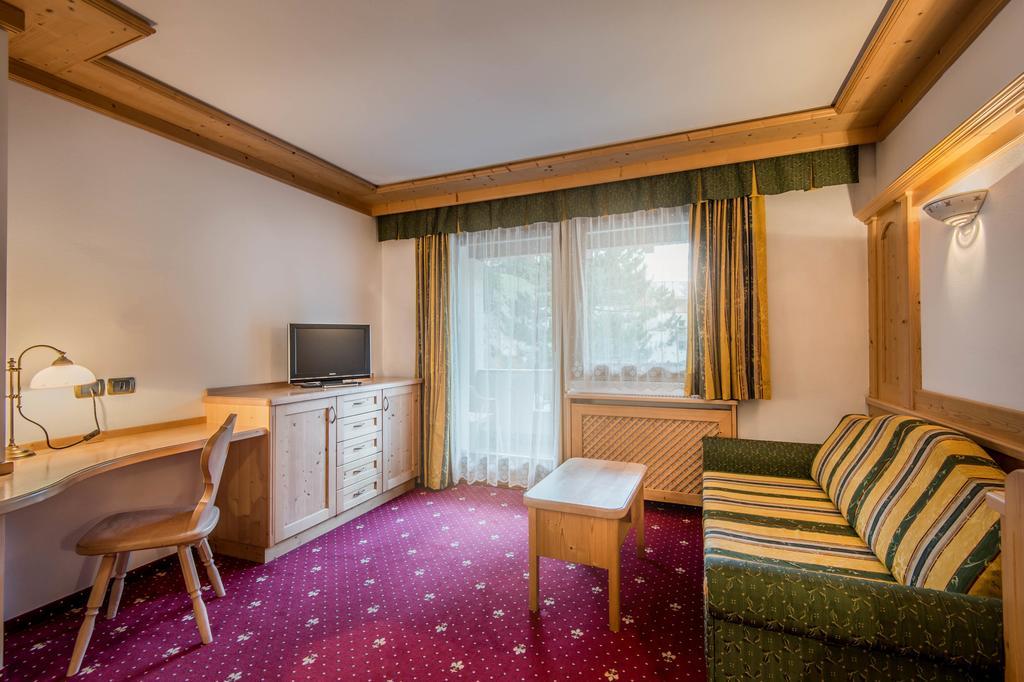 Albergo Posta Pederoa La Valle Esterno foto